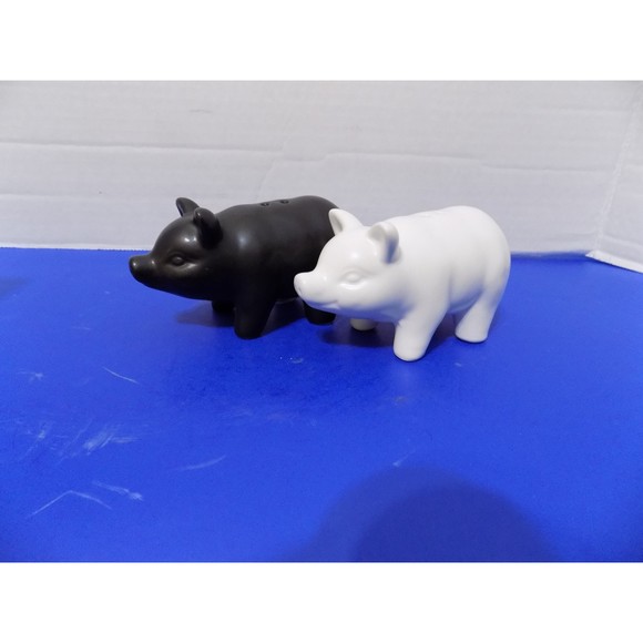 NEW Pigs Piggy Salt & Pepper Shakers Animal Farmhouse Decor - Picture 2 of 5